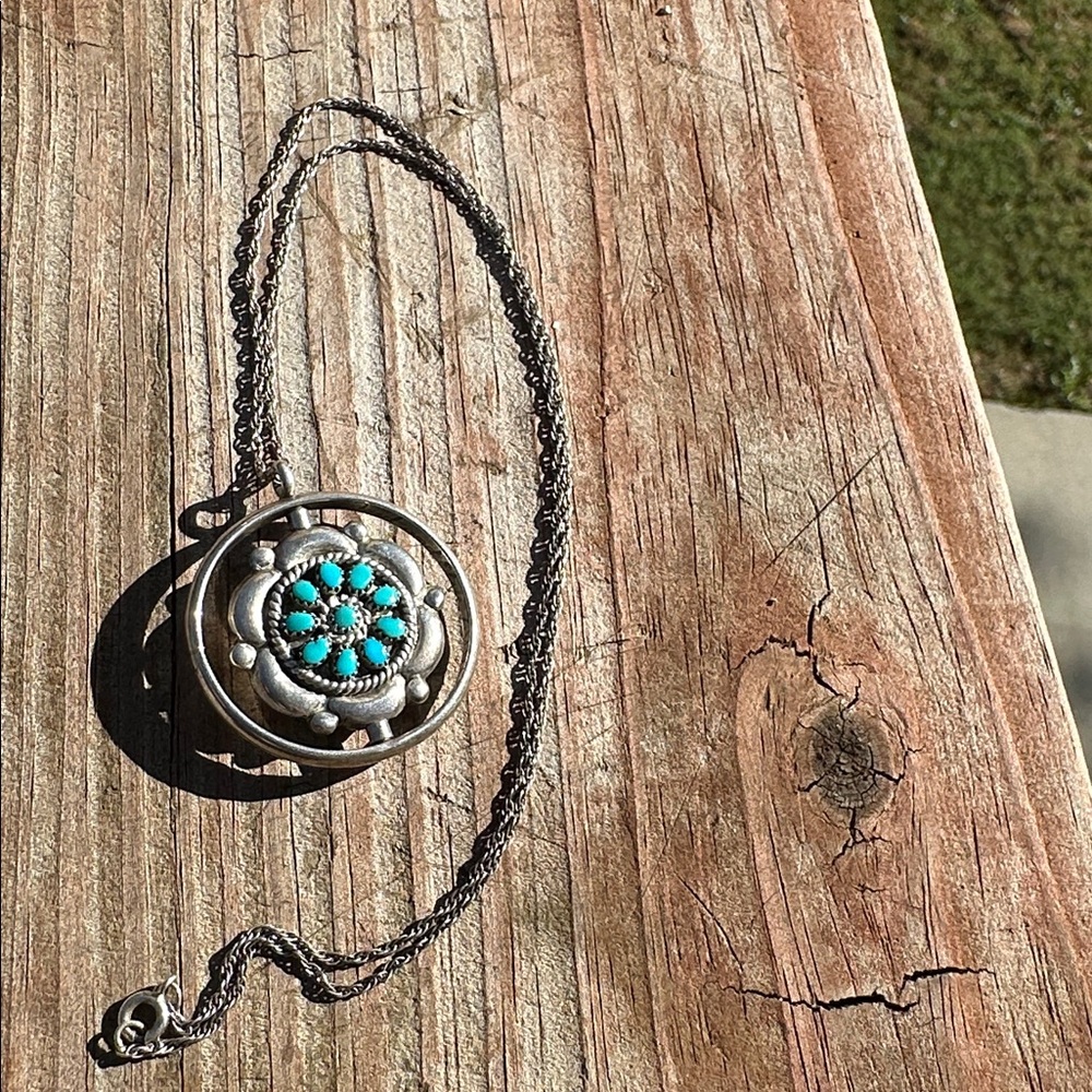 Navajo Zuni Vintage Silver Turquoise and Coral Spinner Pendant w chain. Marked. - Picture 9 of 10
